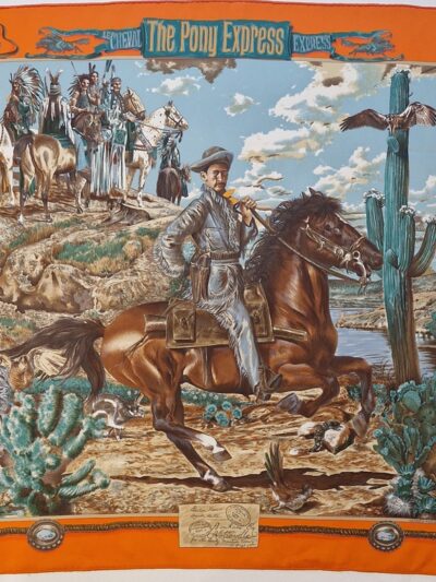 Ce foulard Hermès en soie " Pony express " par Kermit Oliver est en parfait état, il a été édité en 1993.